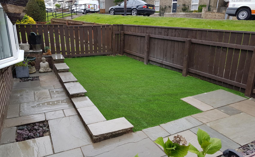 Header image - Garden with artificial grass