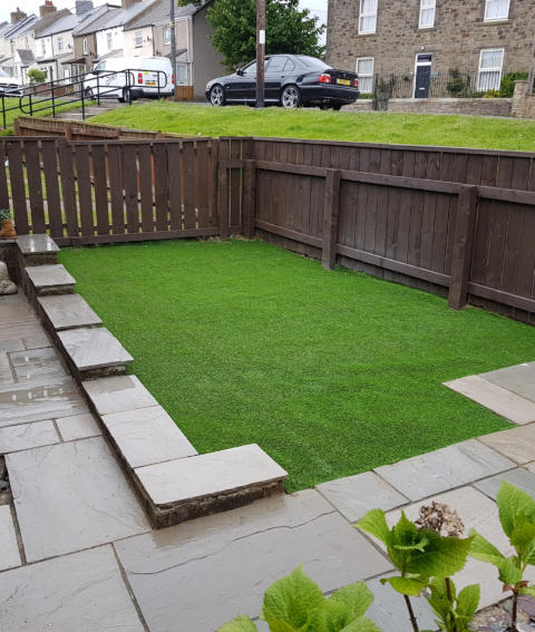 Header image - Garden with artificial grass